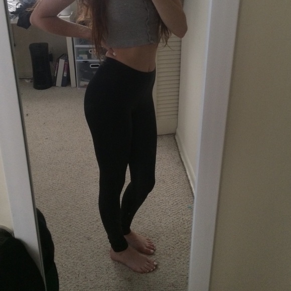❌SOLD IN BUNDLE❌AA Matte Black Leggings - Picture 4 of 4