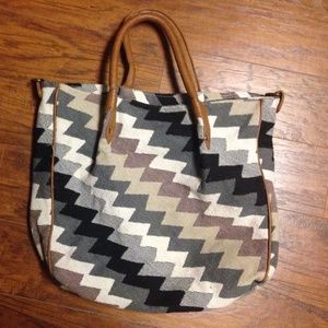 🎯AEO zig zag tote
