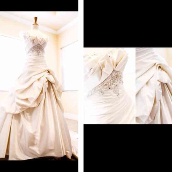 Wedding gown - Picture 4 of 7