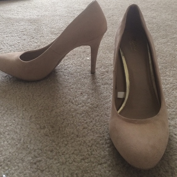 Nude suede pumps