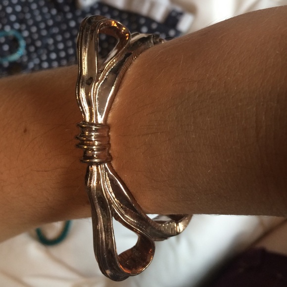Bow bracelet