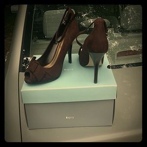 Apt. 9 Lively Brown peep toe Heels