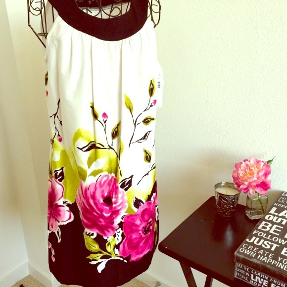 🆕 Floral Shift Yoke Style Black&White Dress 💕