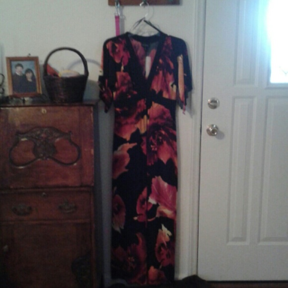 Dresses & Skirts - Maxi Dress