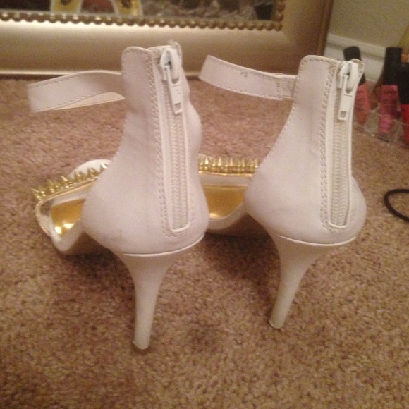 White and gold spiked sandal - Picture 3 of 4