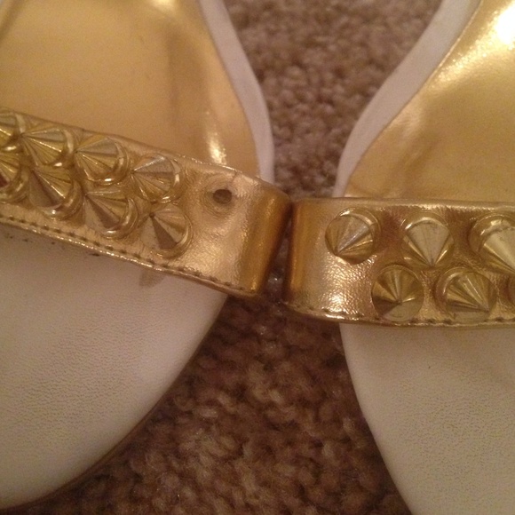 White and gold spiked sandal - Picture 4 of 4