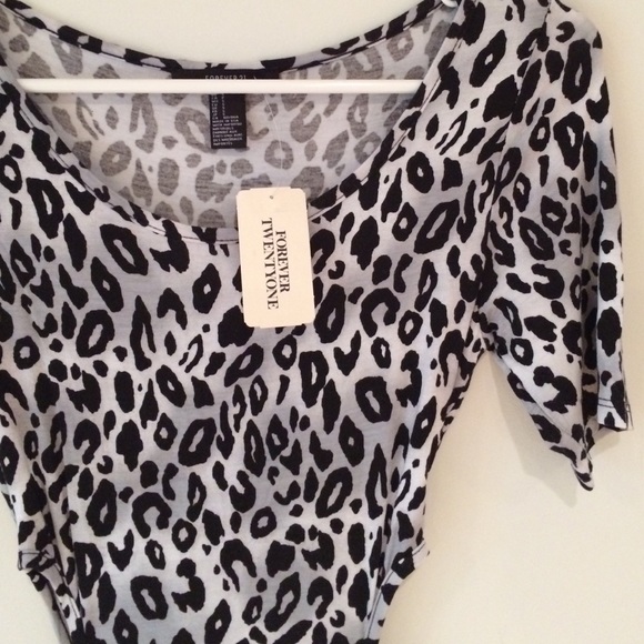 🌟N W T 🌟F21 Leo cutout dress