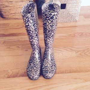 Leopard print rain boots.
