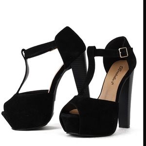 Breckelle's Black T-Strap Platform