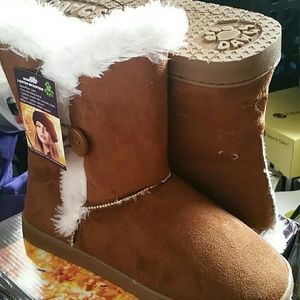 Chestnut colored,Never worn