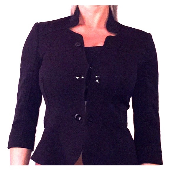 **NEW WITH TAGS** never been work Black 3/4 sleeve