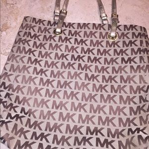 Michael Kors MK signature tote