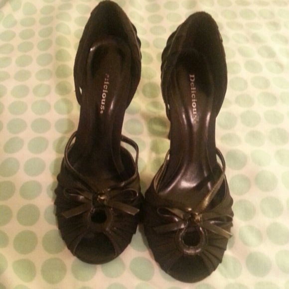 💟Black Delicious brand Size 7.5 High Heels💟