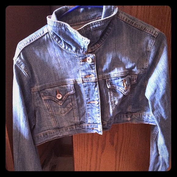 Half jean jacket.
