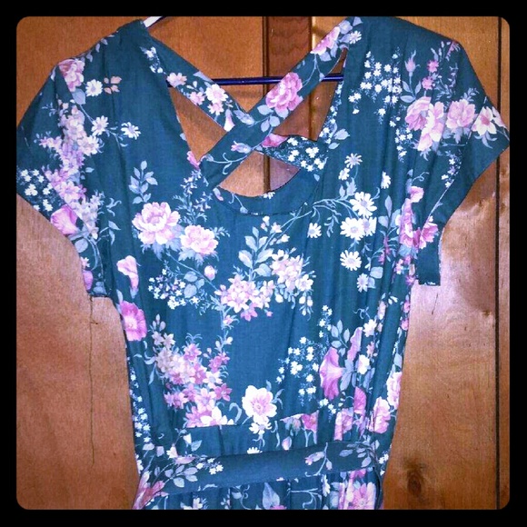 Green Floral Cross back dress W/Belt