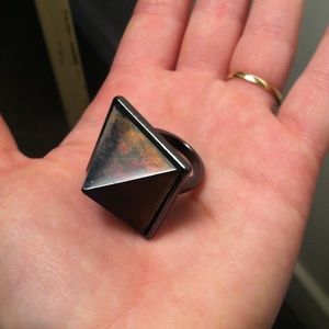 Pyramid ring