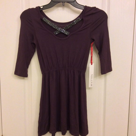 Cute Sally M., cross chest shirt, NEW ITEM 🎉