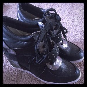Wedge heel sneaker