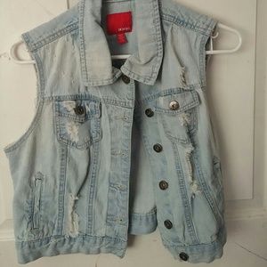 Destroyed cropped demin vest