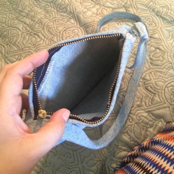 Custom Levi Cross-body Purse - Picture 4 of 4