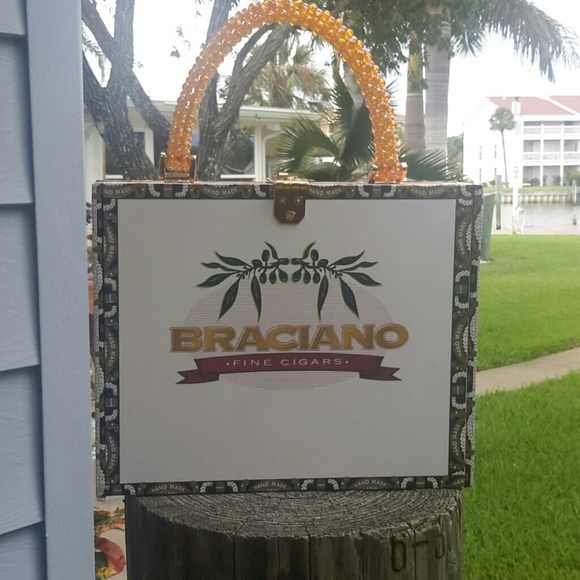 SOLD TO MYSELF!! 1970's Vintage Cigar Box Purse - Picture 2 of 4