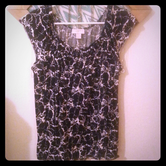 💄👠Black\White Flower Design Loft Blouse👠💄