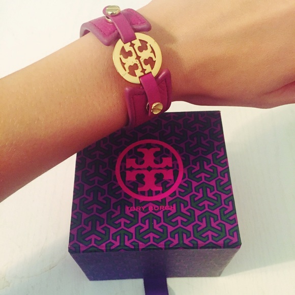 Tory Burch pink logo disc cuff - Picture 2 of 3
