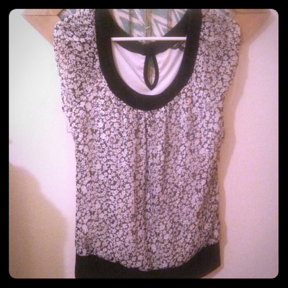 💄👠Maurices' Black and White Flower Blouse👠💄