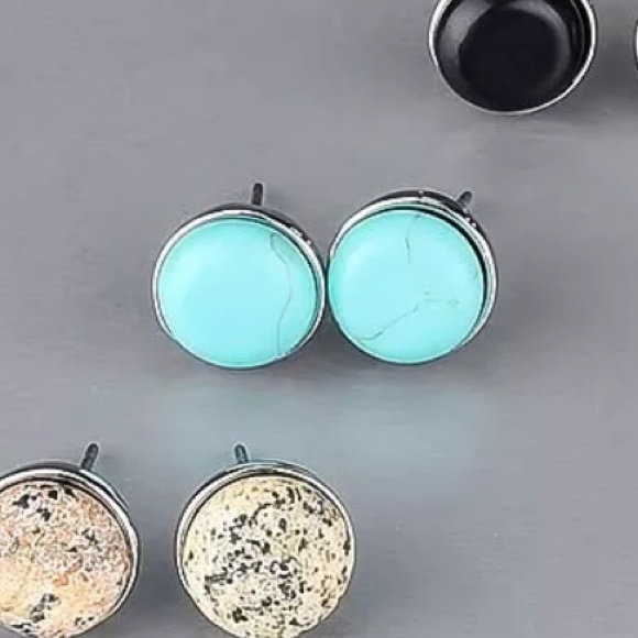 🎁GIFTED🎁3 Piece Set Round Stud Earrings - Picture 4 of 4