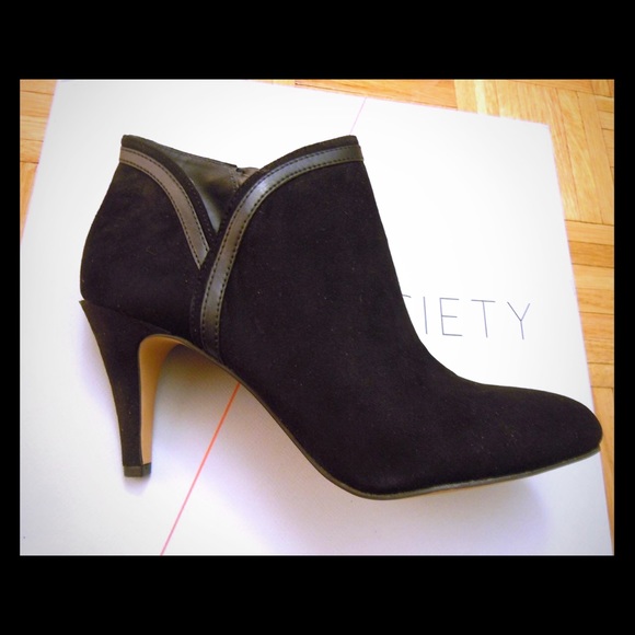 Sole Society Roxine Black Suede Bootie size 9