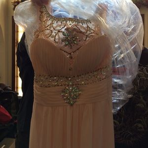 long prom dress. never been worn.