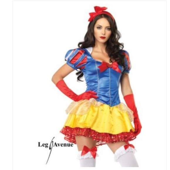 Classic Snow White Halloween Costume