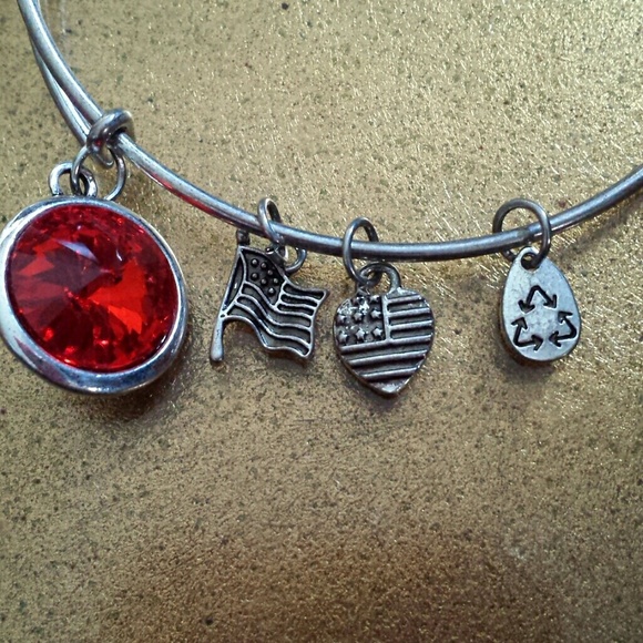 I love U.S.A.  Charm Bracelet!! - Picture 3 of 5