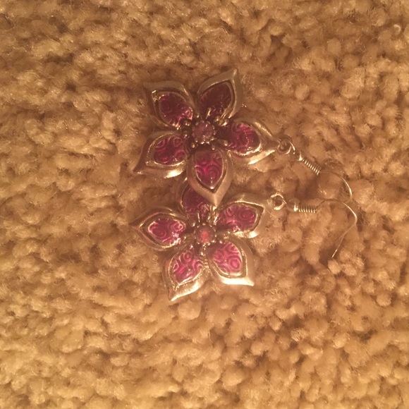 Earrings - Picture 1 of 2