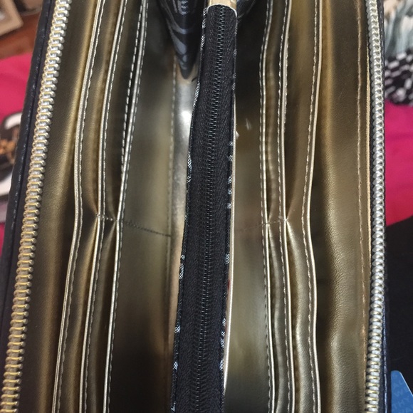 BRAND NEW Betsy Johnson Wallet - Picture 3 of 3