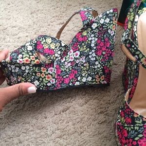 Floral wedges (FINAL PRICE): slightly negotiable