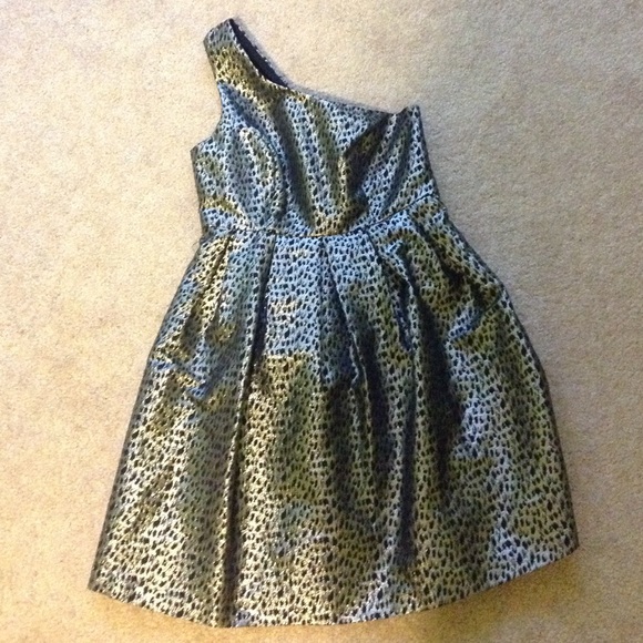 Dresses & Skirts - Formal one shoulder dress