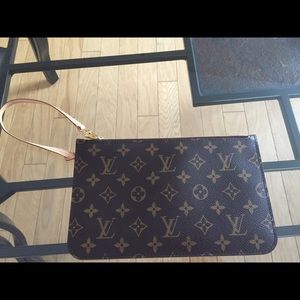 Authentic Louis Vuitton NeverfullGM mono Pouchette