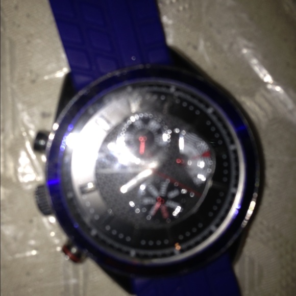 Watch - Picture 3 of 3