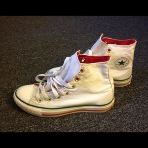 CONVERSE CLASSIC! Send me an offer🎀