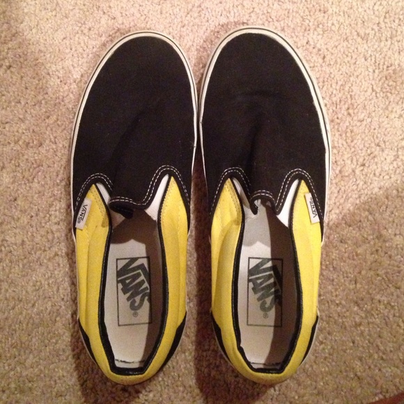 Black/yellow Vans
