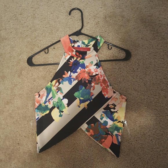 AKIRA!! Flirty Floral top