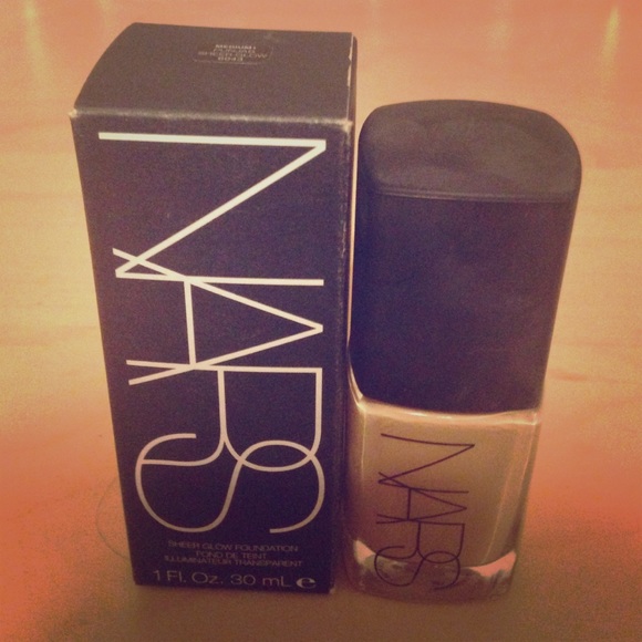 NARS sheer flow foundation ( PUNJAB medium 1)