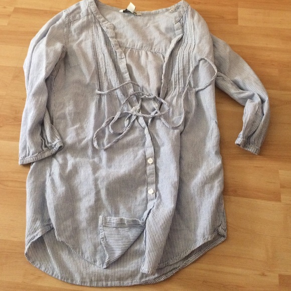 Super cute pinstriped blouse
