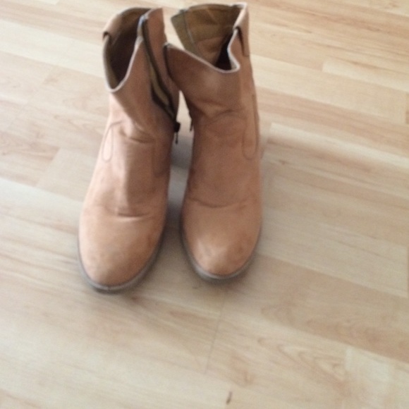 Cute ankle boots with small heel