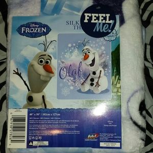 New never opened double fleece olaf blanket
