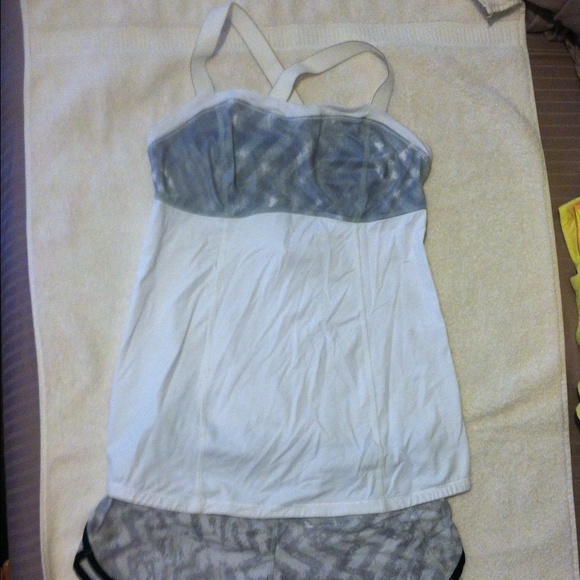 Lululemon top sz 6, good used condition.