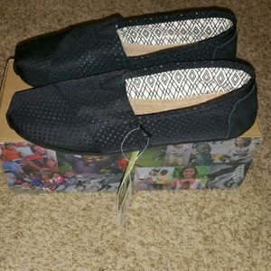 Toms X Vogue Marketing Black Mesh Classics 9.5