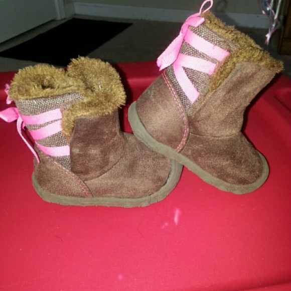 Toddlers Size 4 snow boots