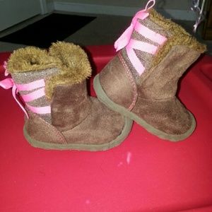 Toddlers Size 4 snow boots